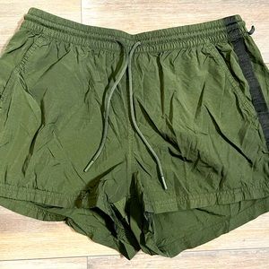Athleta Expedition‎ Short- 4